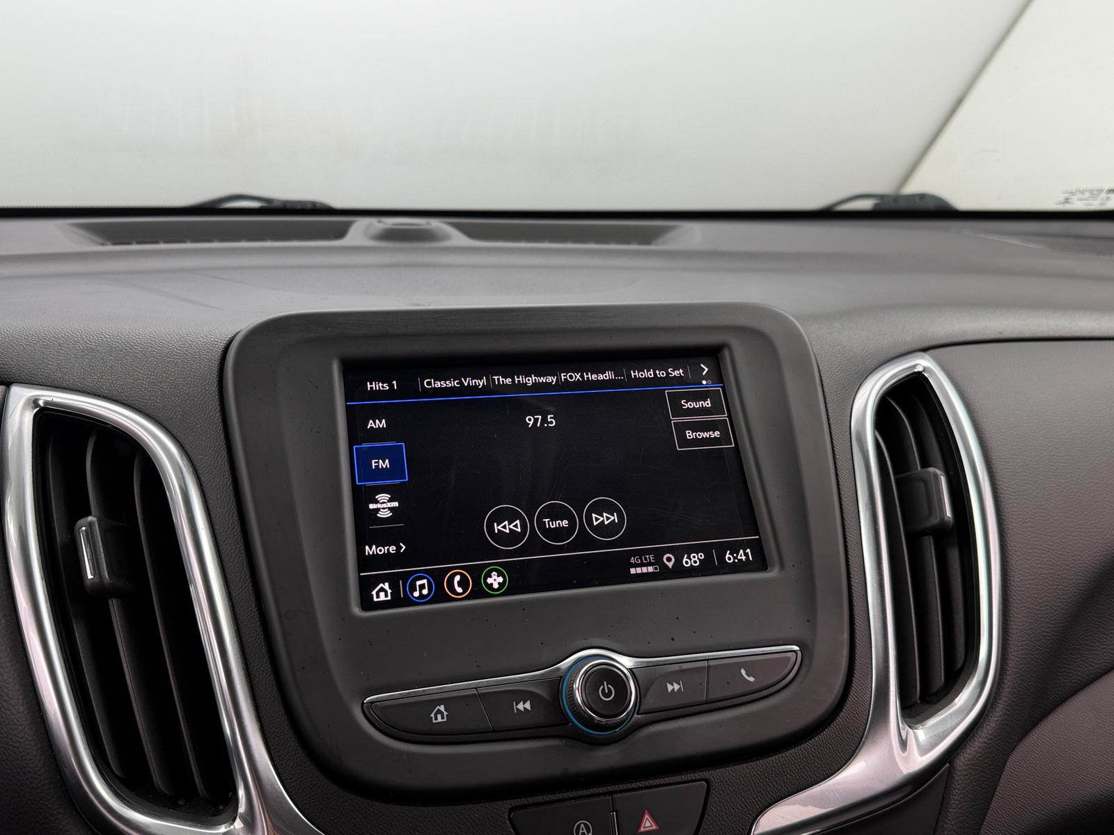 Thumbnail: 2022 Chevrolet Equinox - 4