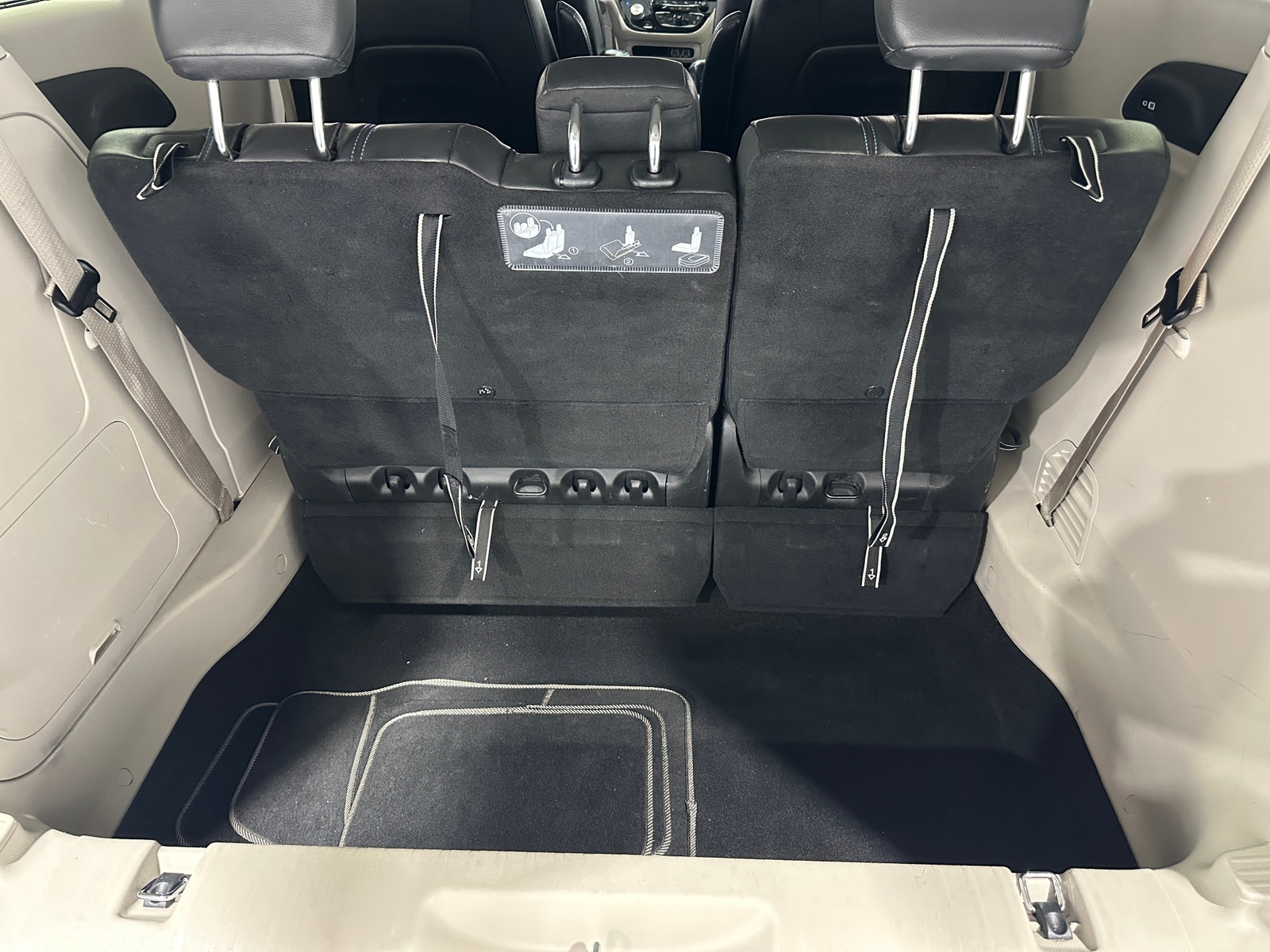 Thumbnail: 2021 Chrysler Pacifica - 6