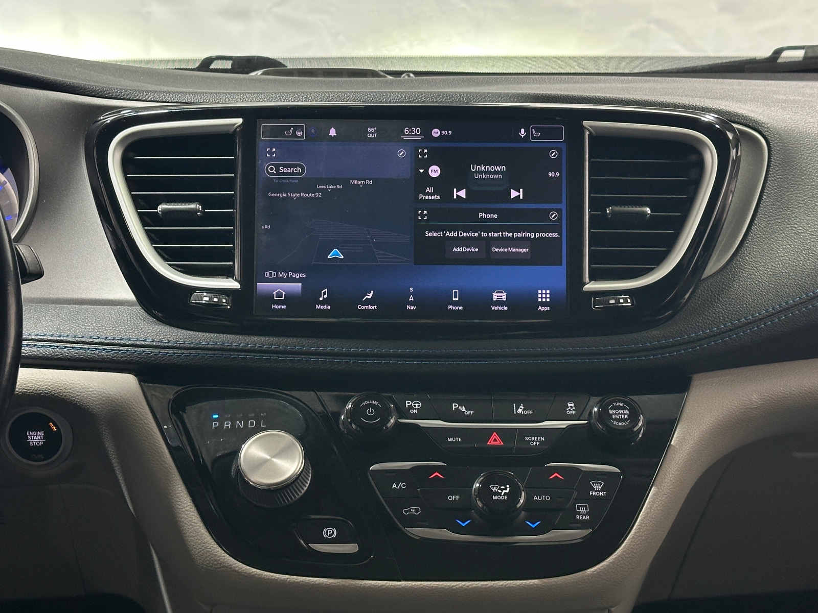 Thumbnail: 2021 Chrysler Pacifica - 3