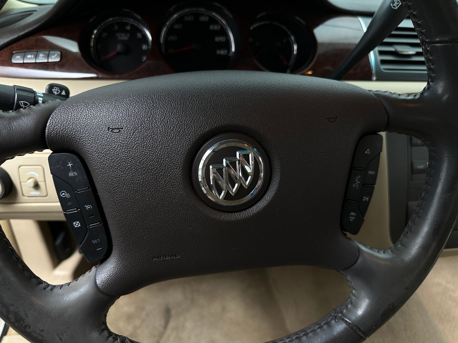 Thumbnail: 2010 Buick Lucerne - 4