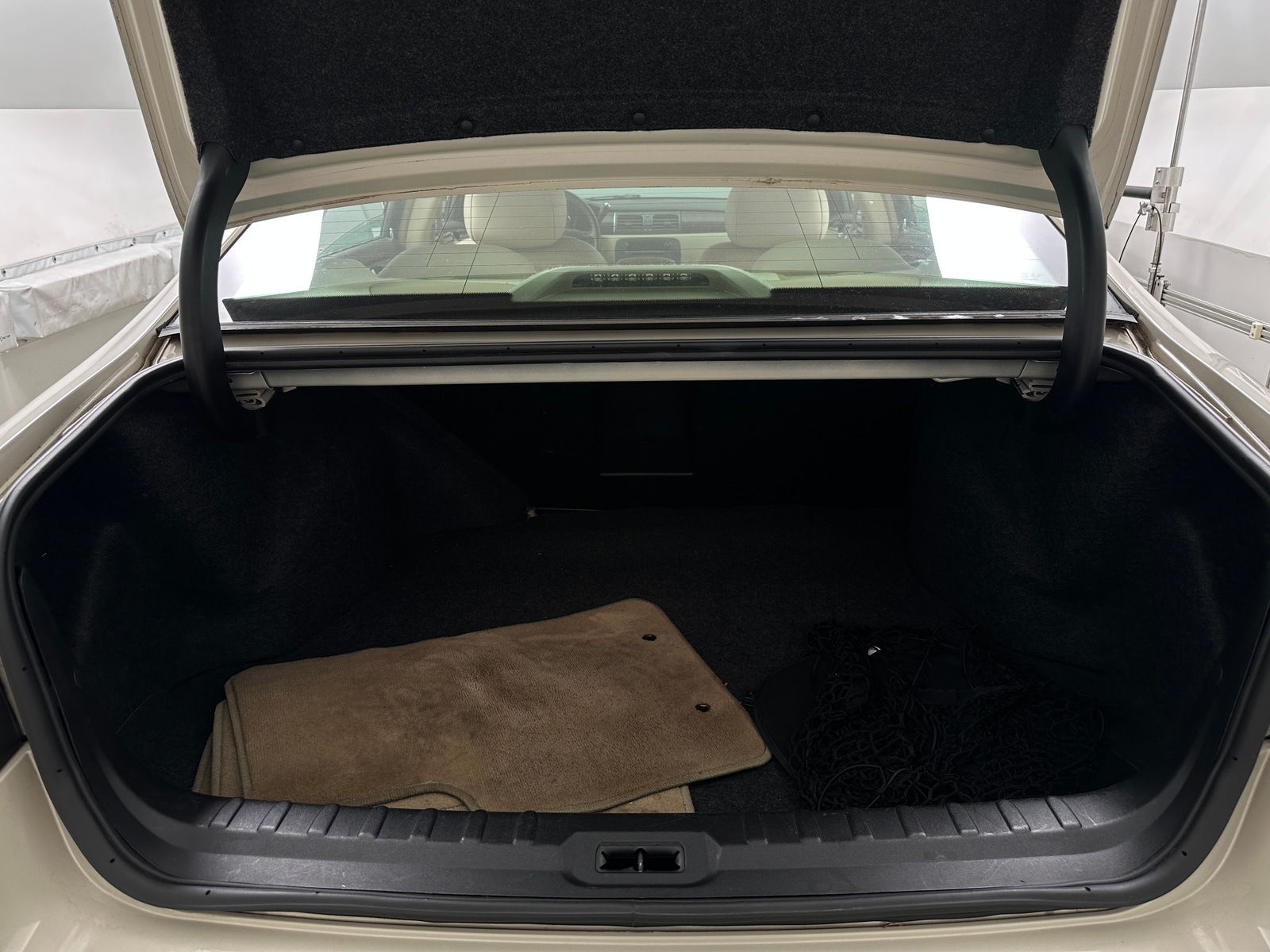 Thumbnail: 2010 Buick Lucerne - 6