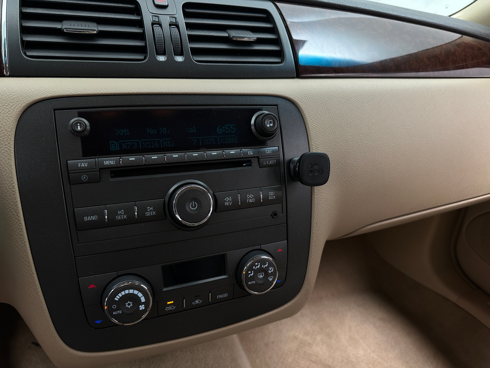 Thumbnail: 2010 Buick Lucerne - 3