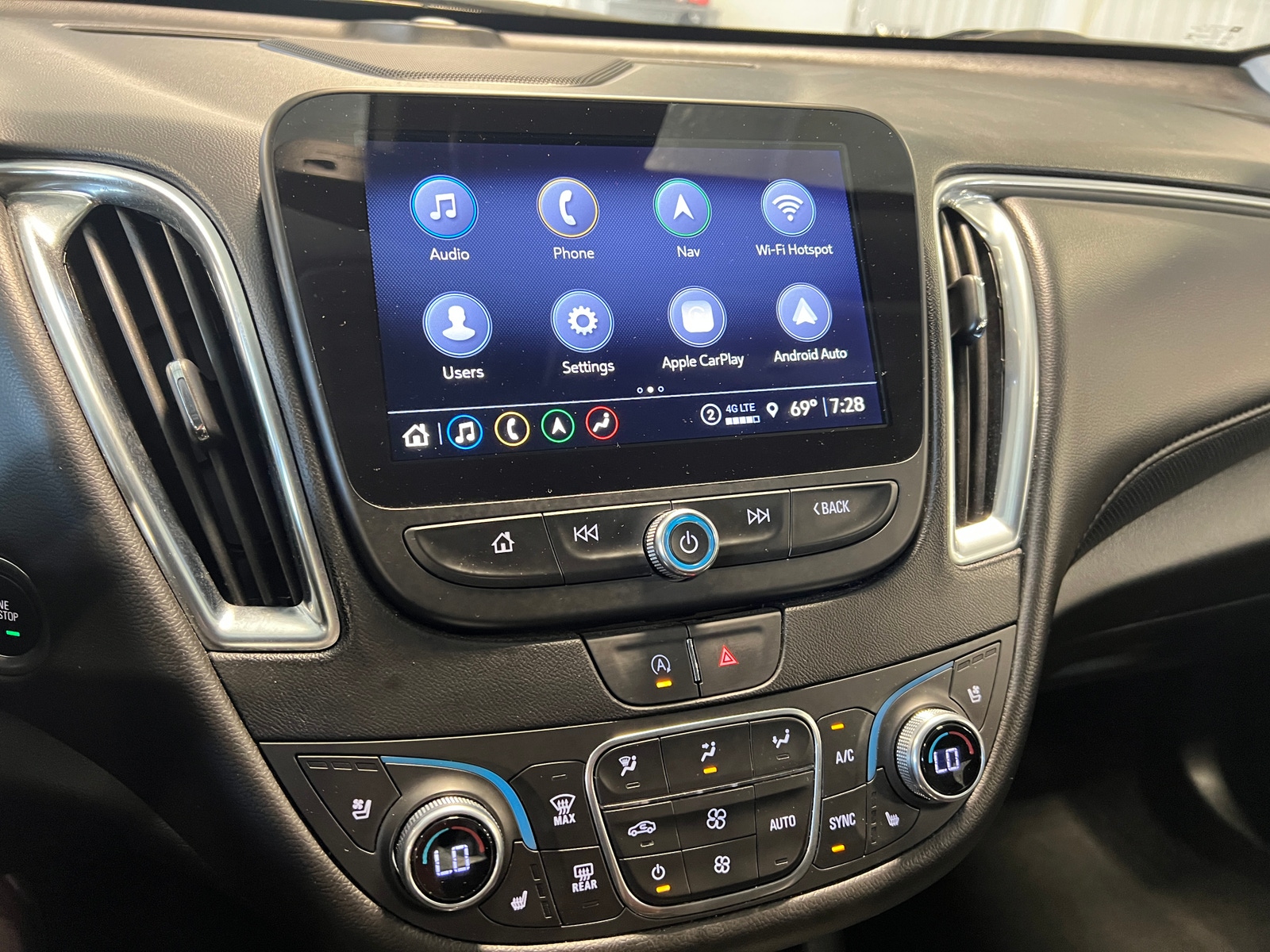 Thumbnail: 2024 Chevrolet Malibu - 3