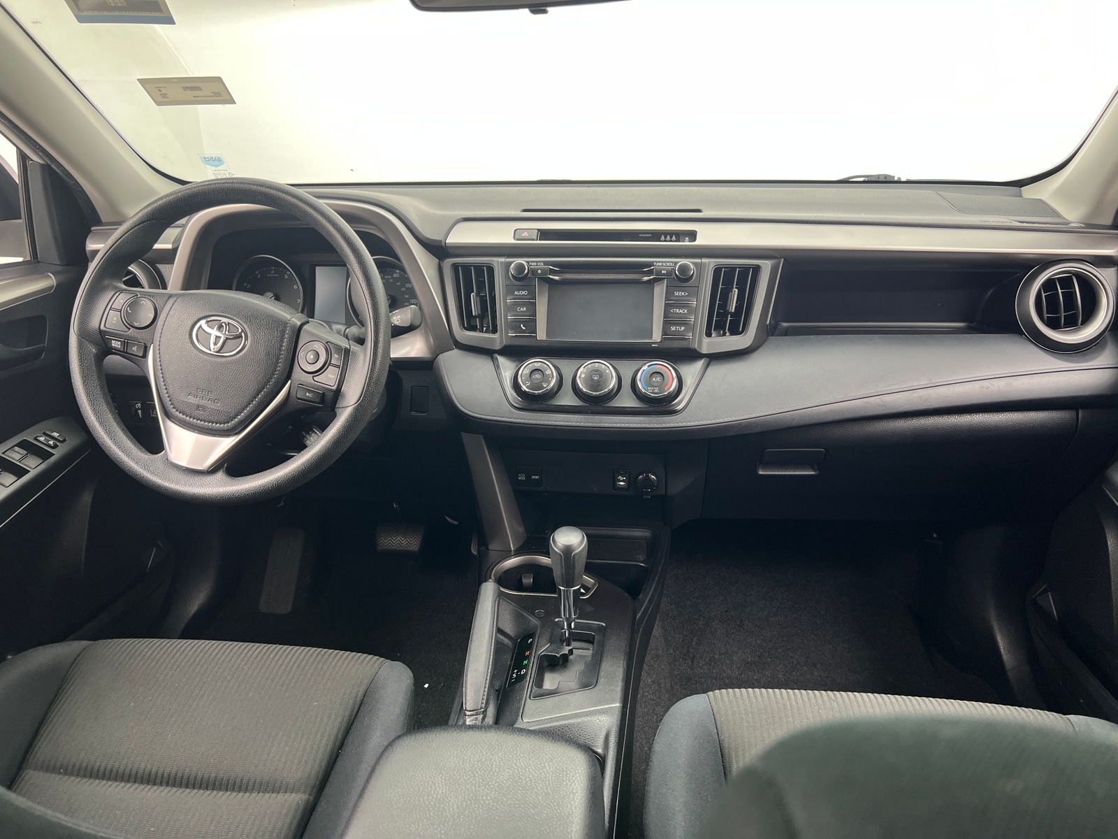 Thumbnail: 2018 Toyota RAV4 - 3