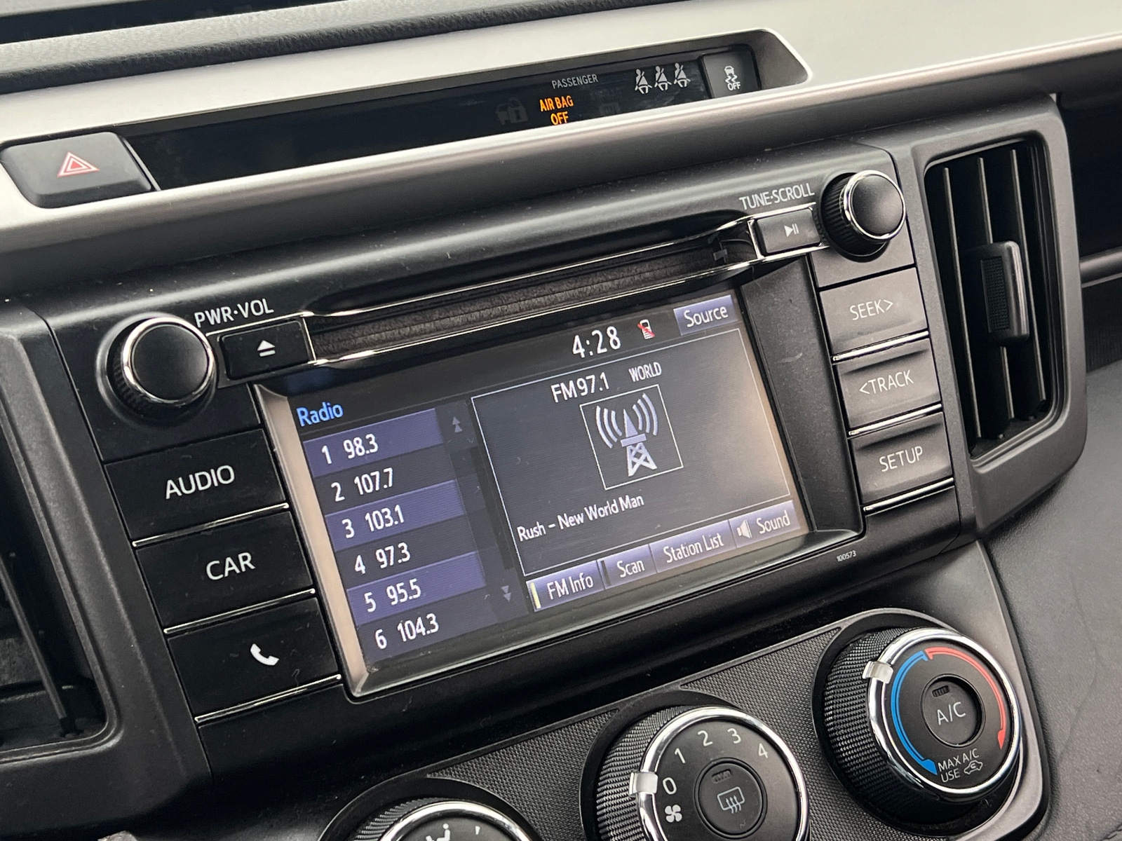 Thumbnail: 2018 Toyota RAV4 - 4