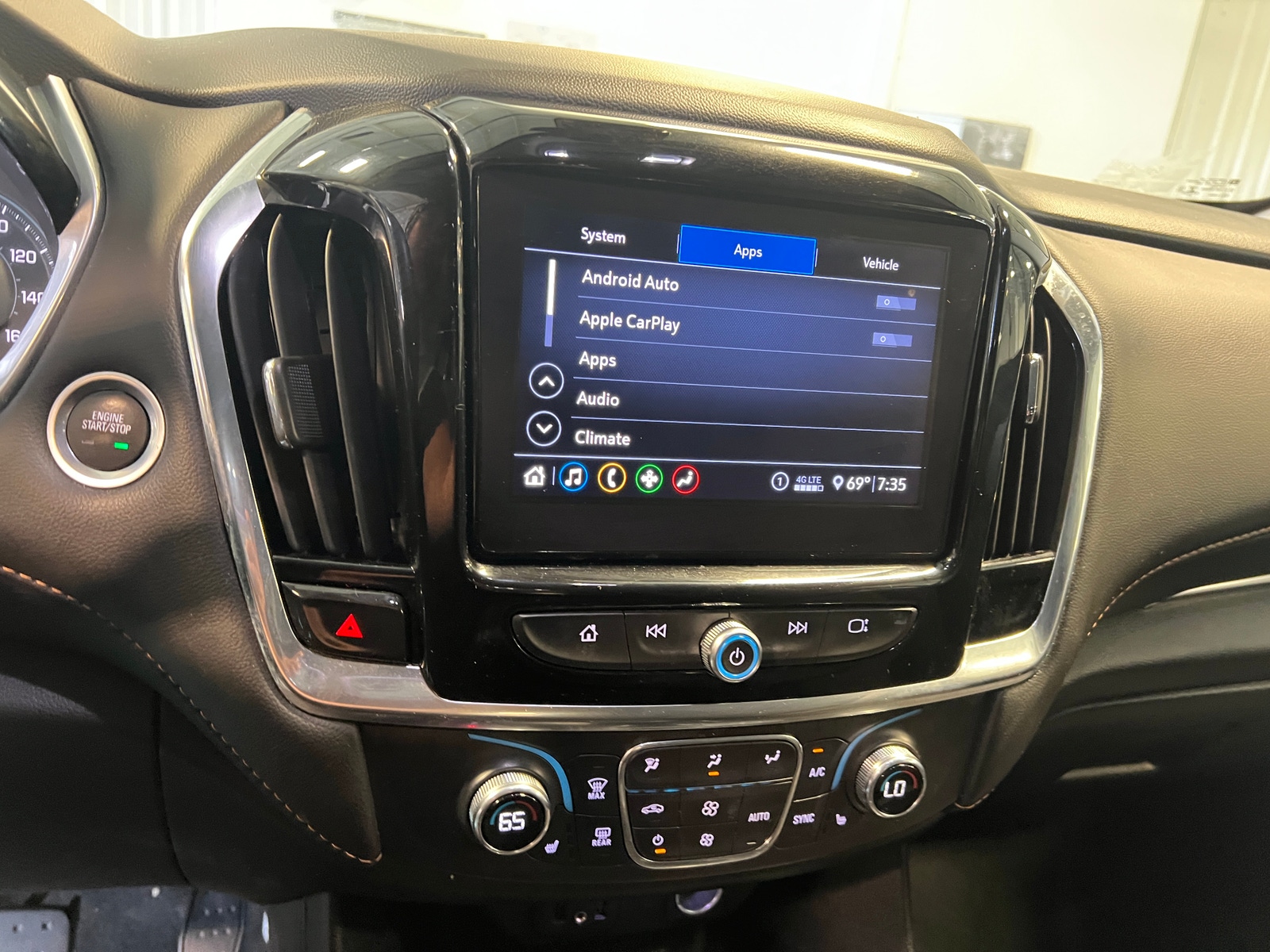 Thumbnail: 2021 Chevrolet Traverse - 4