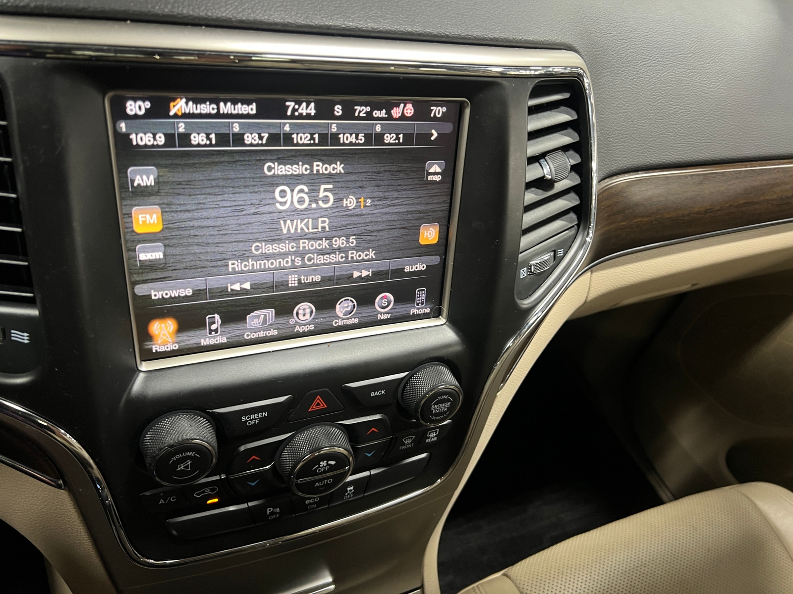 Thumbnail: 2015 Jeep Grand Cherokee - 3