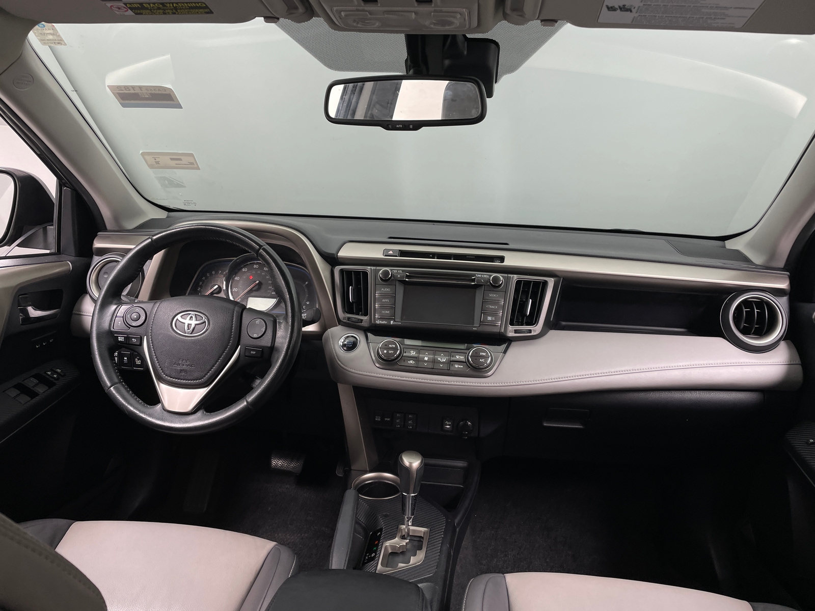 Thumbnail: 2015 Toyota RAV4 - 2