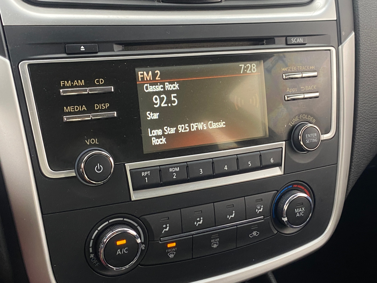 Thumbnail: 2016 Nissan Altima - 4
