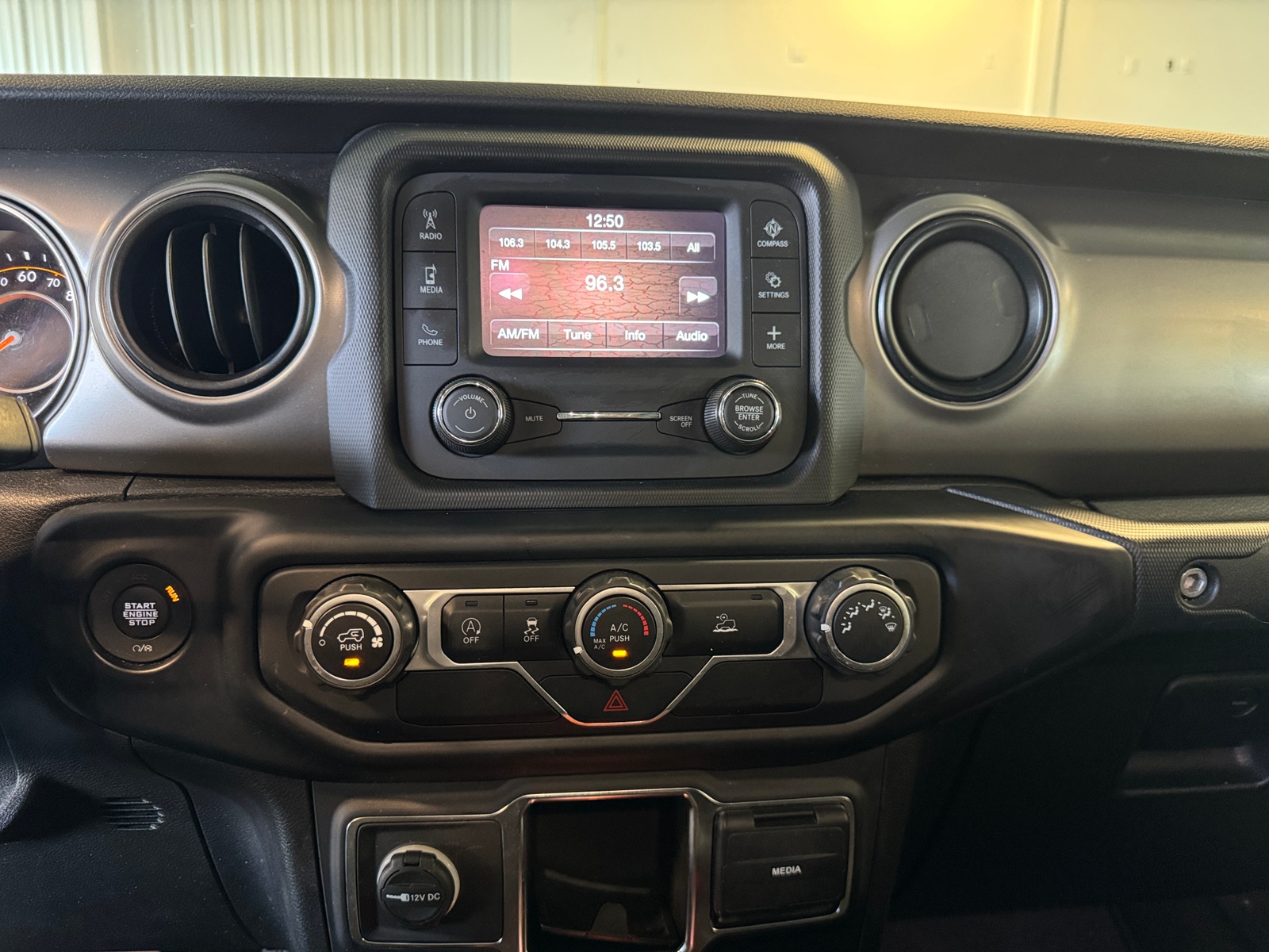 Thumbnail: 2021 Jeep Gladiator - 4