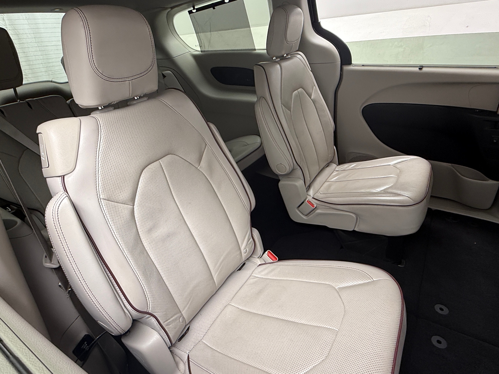 Thumbnail: 2018 Chrysler Pacifica - 5