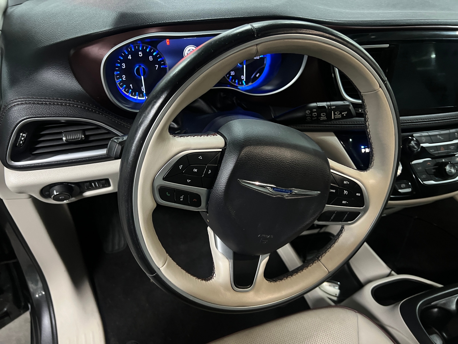 Thumbnail: 2018 Chrysler Pacifica - 4