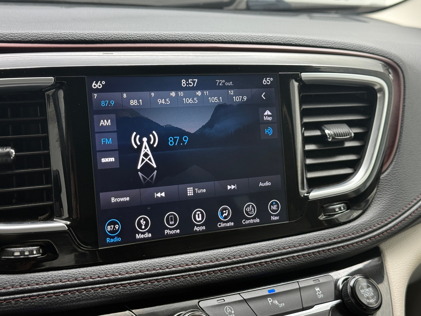 Thumbnail: 2018 Chrysler Pacifica - 3