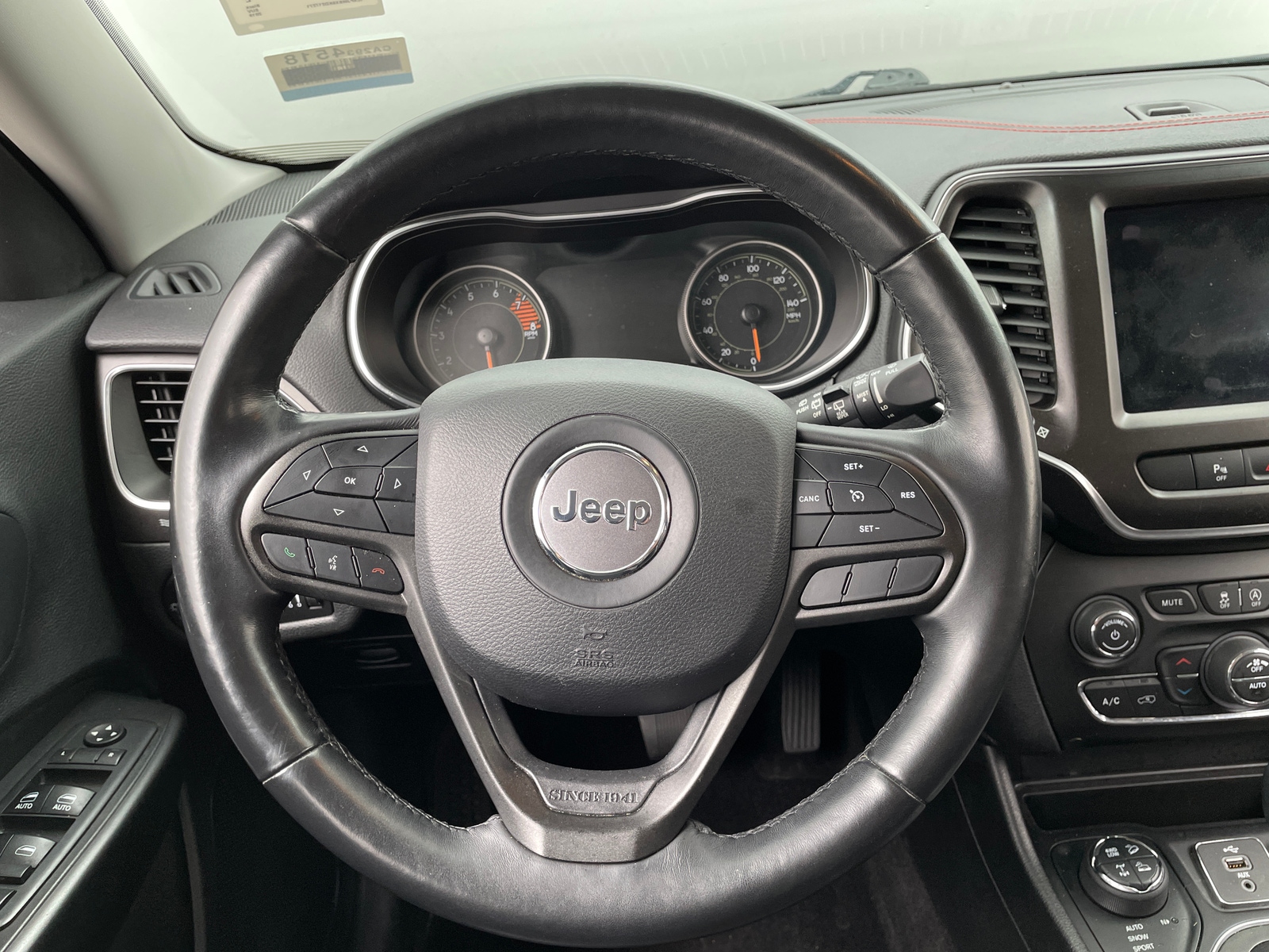 Thumbnail: 2019 Jeep Cherokee - 5