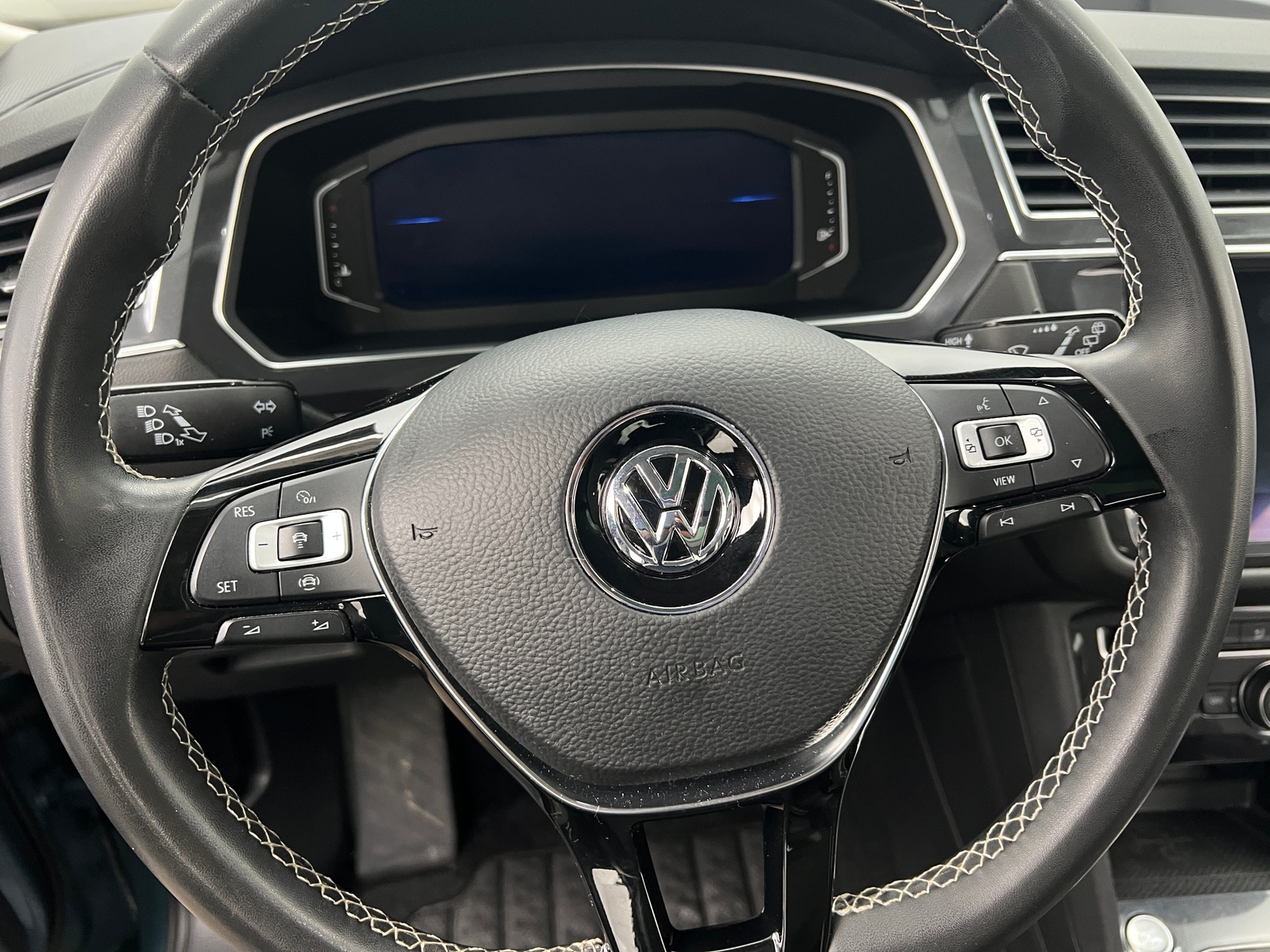 Thumbnail: 2021 Volkswagen Tiguan - 4