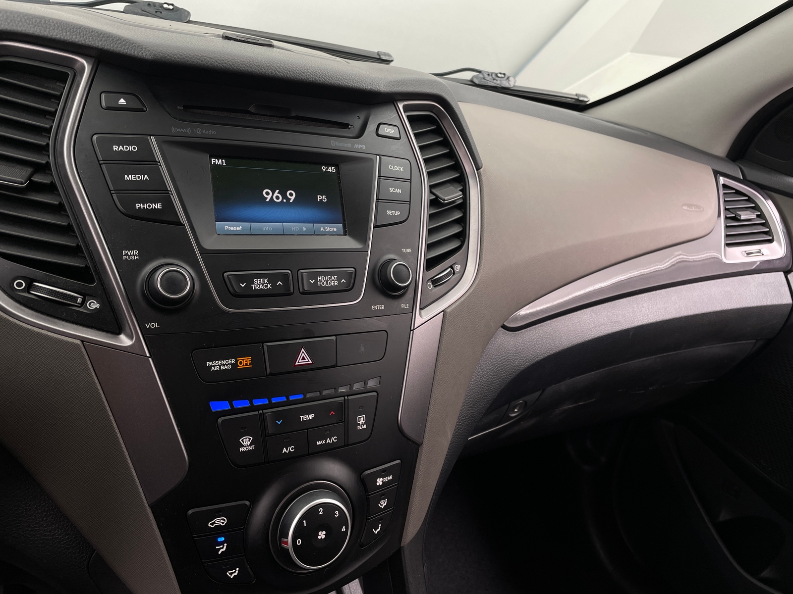 Thumbnail: 2015 Hyundai Santa Fe - 4
