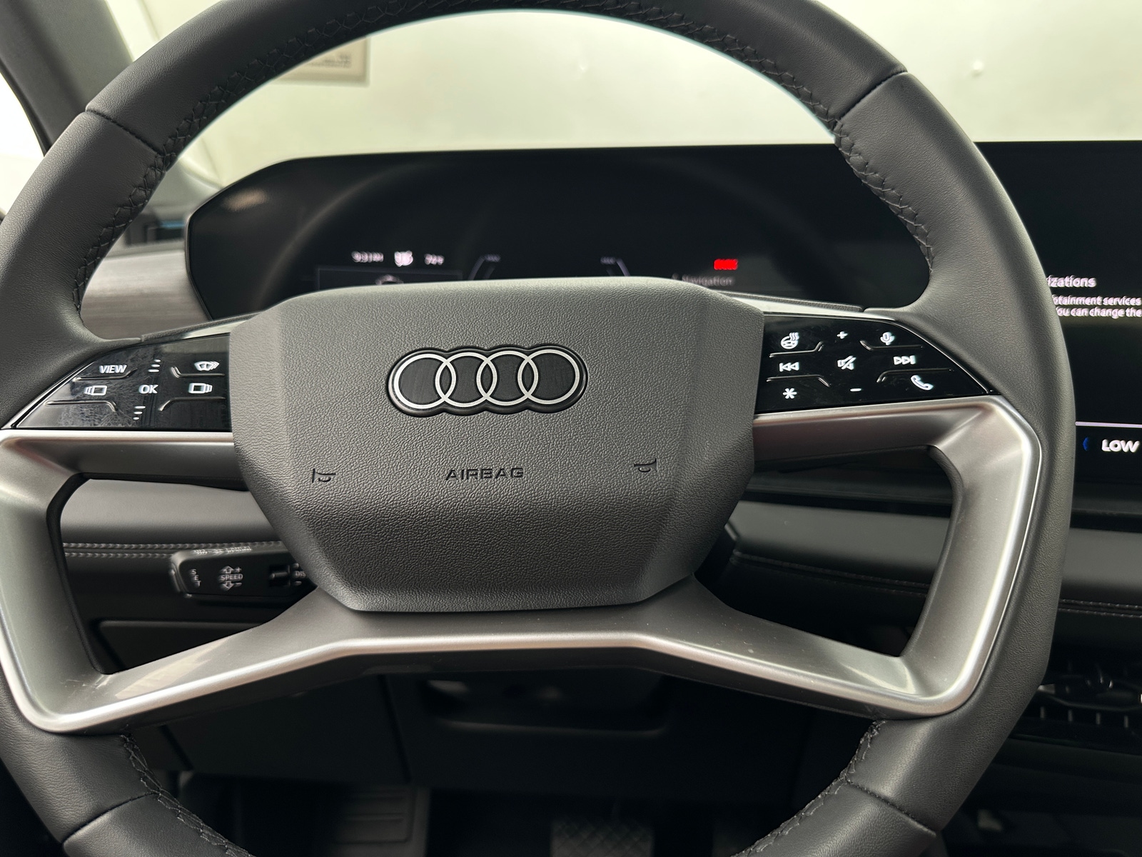 Thumbnail: 2025 Audi Q6 e-tron - 4