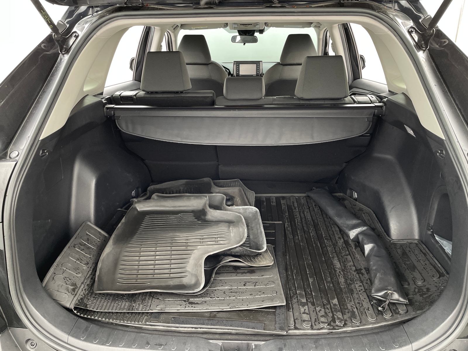 Thumbnail: 2020 Toyota RAV4 - 7