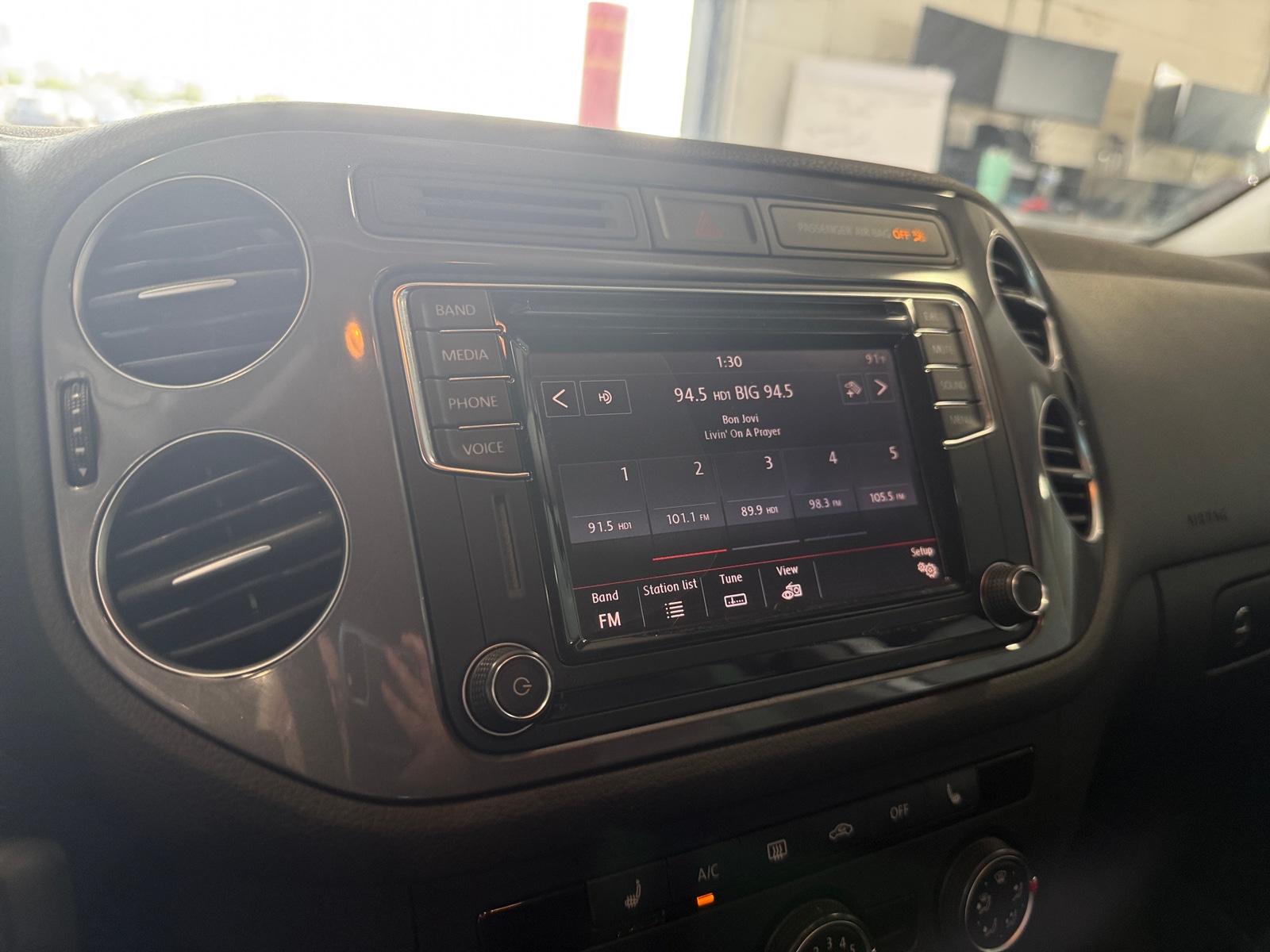 Thumbnail: 2017 Volkswagen Tiguan - 3