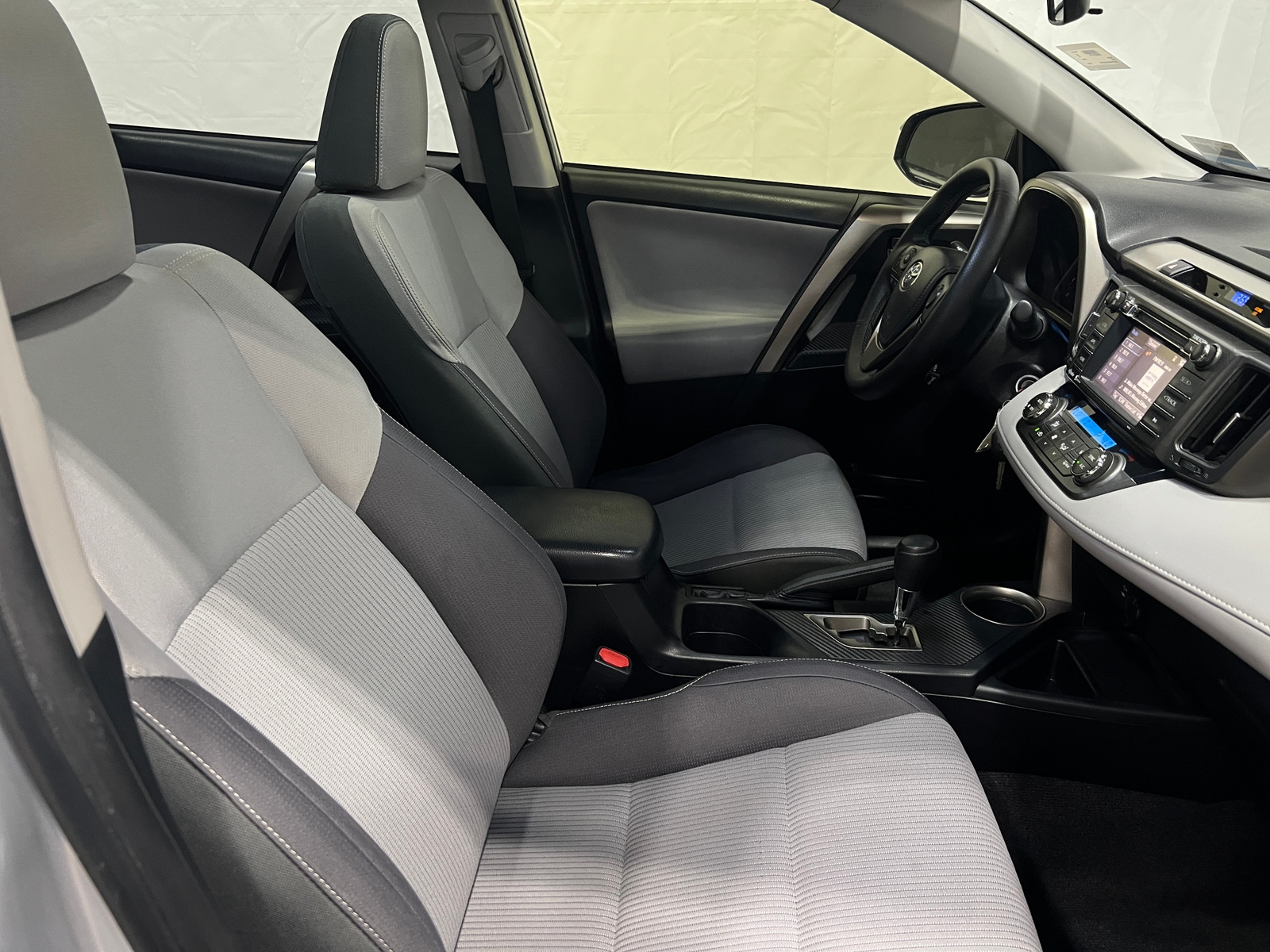 Thumbnail: 2015 Toyota RAV4 - 2
