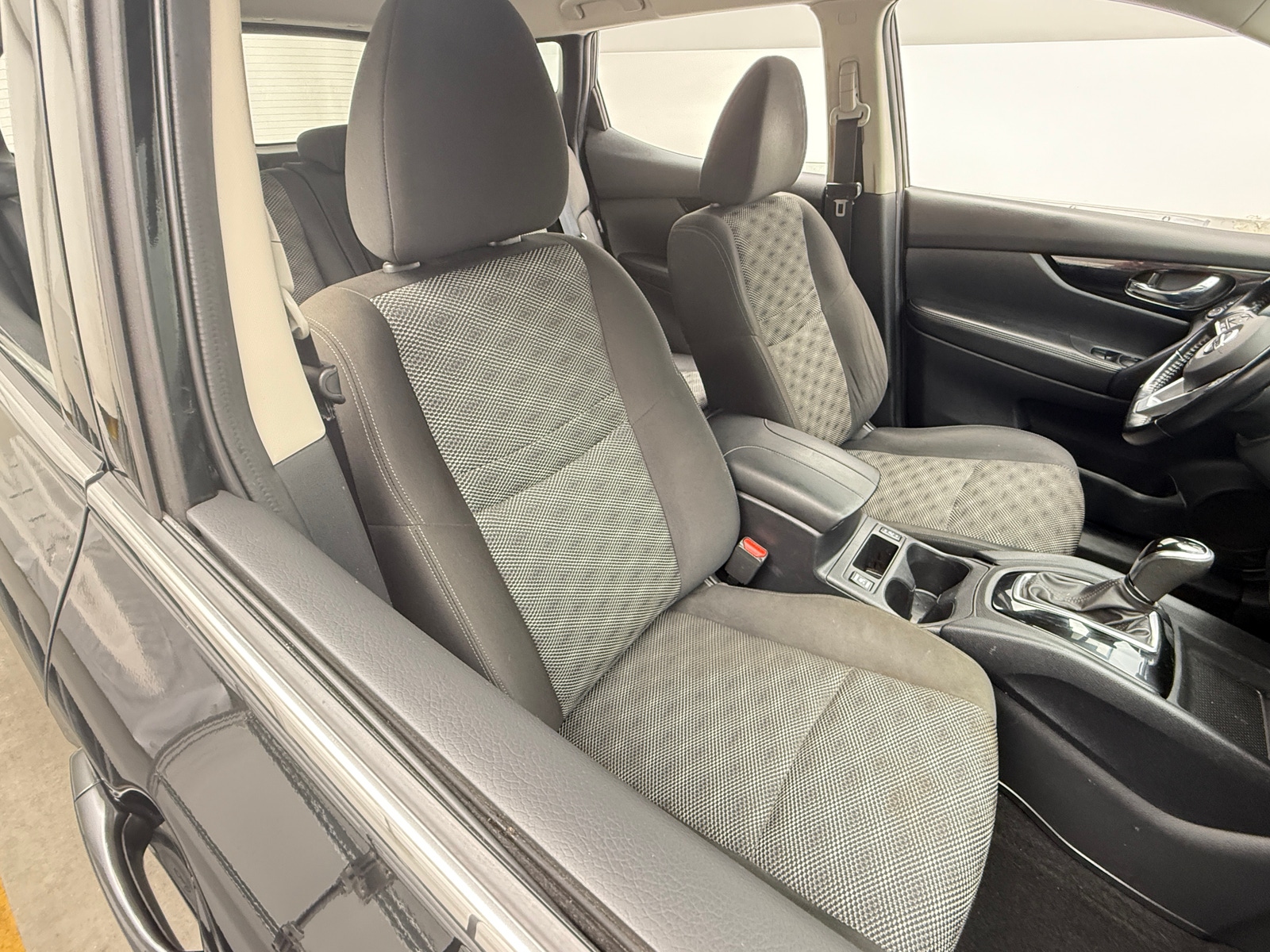 Thumbnail: 2022 Nissan Rogue Sport - 2