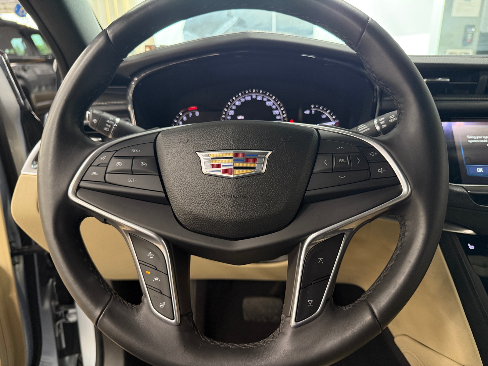 Thumbnail: 2017 Cadillac XT5 - 4