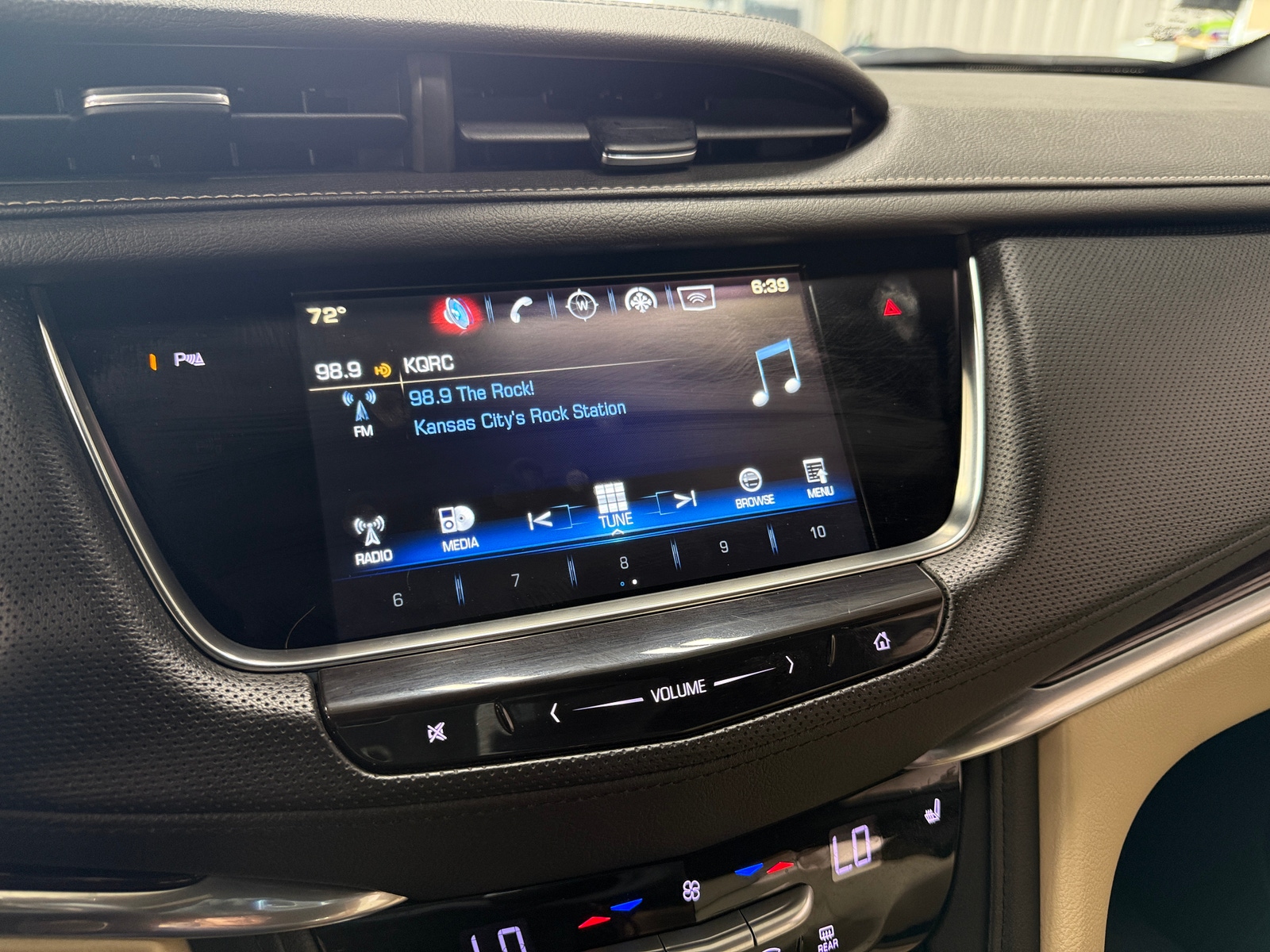 Thumbnail: 2017 Cadillac XT5 - 3