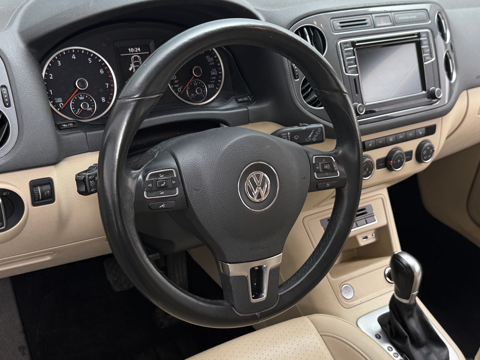Thumbnail: 2017 Volkswagen Tiguan - 4
