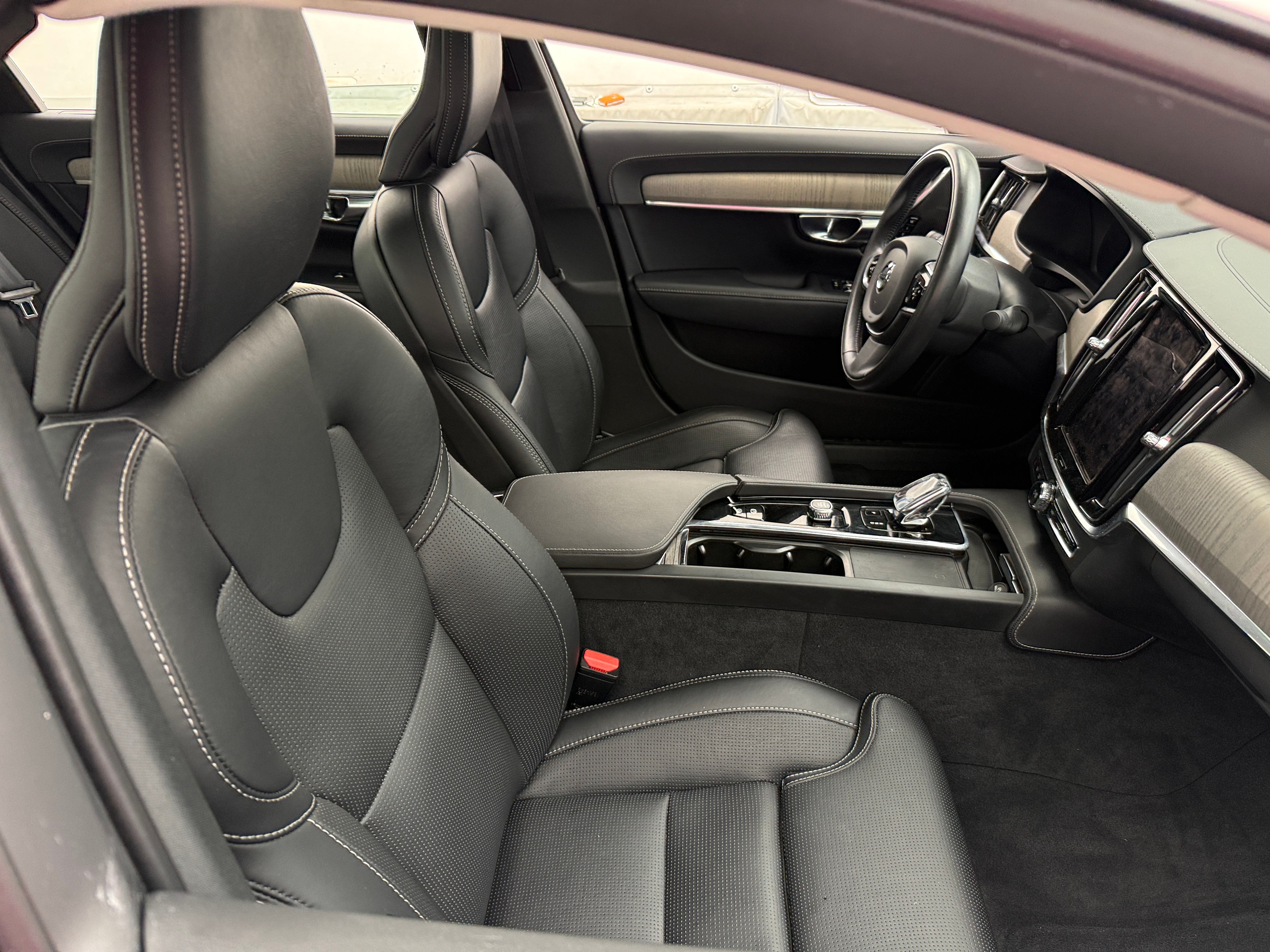 2022 Volvo S90