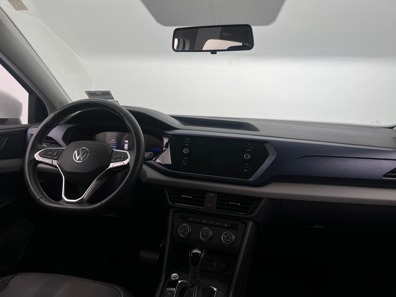 Thumbnail: 2022 Volkswagen Taos - 2