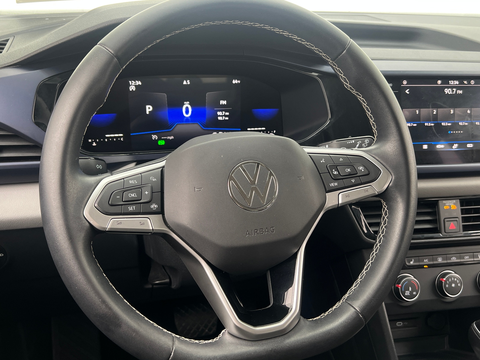 Thumbnail: 2022 Volkswagen Taos - 4