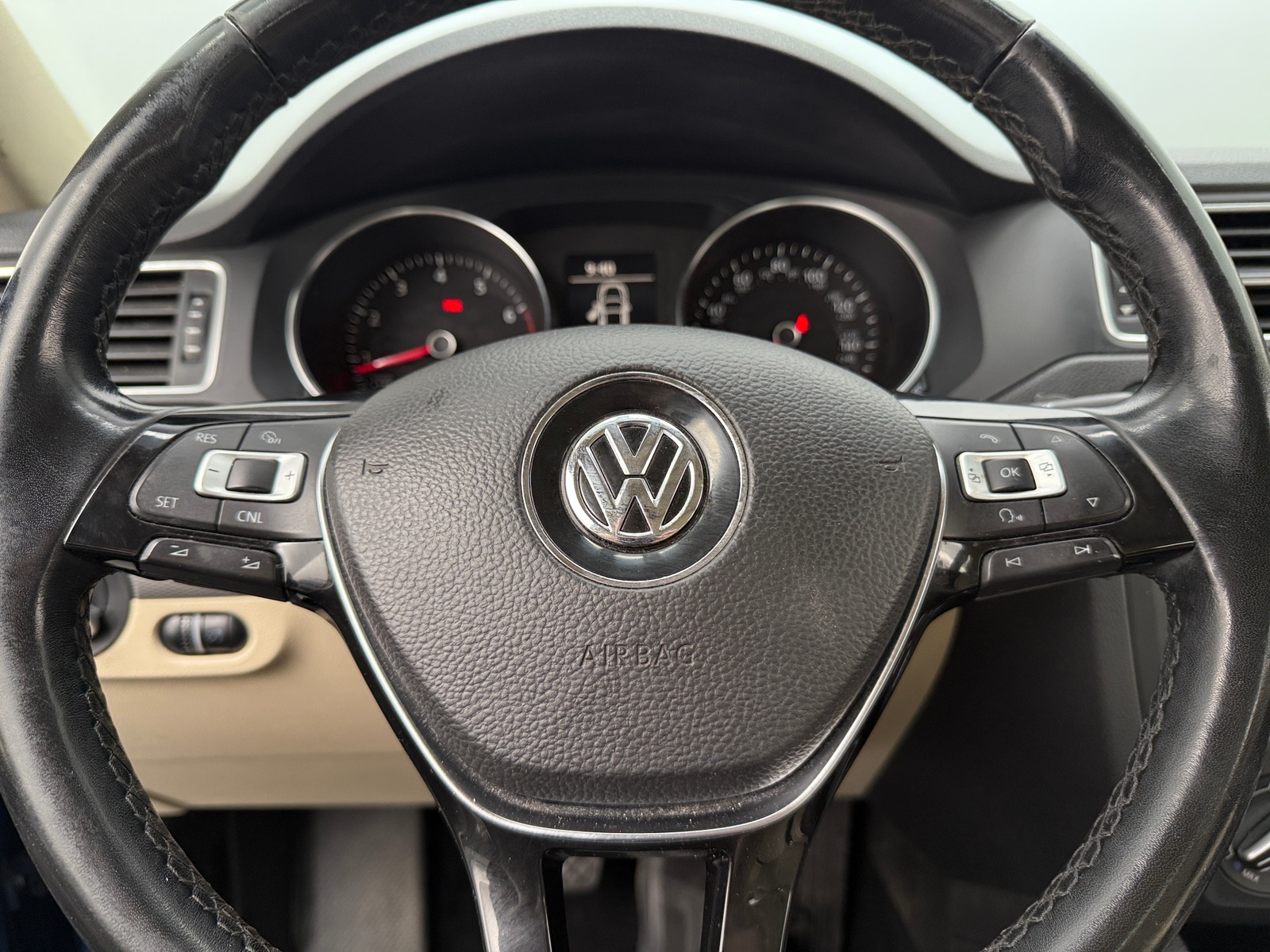 Thumbnail: 2017 Volkswagen Jetta - 4
