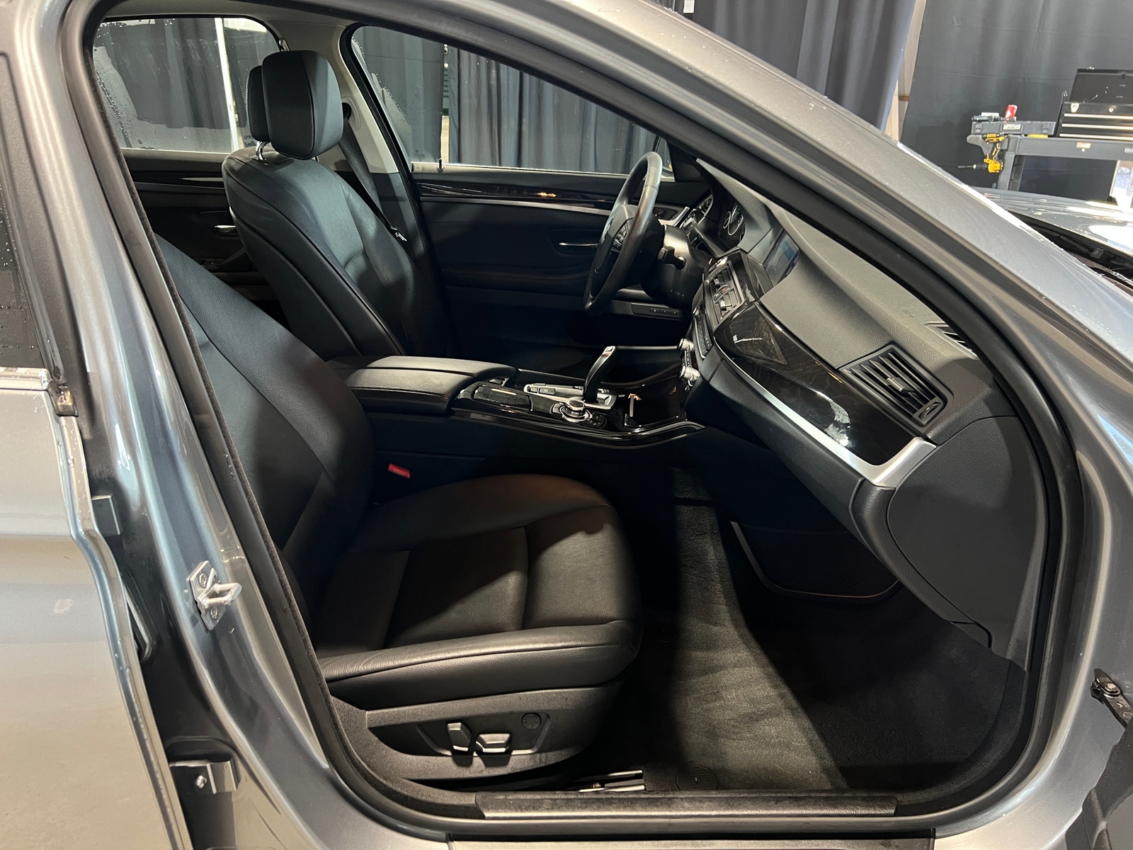 Thumbnail: 2012 BMW 5 Series - 2