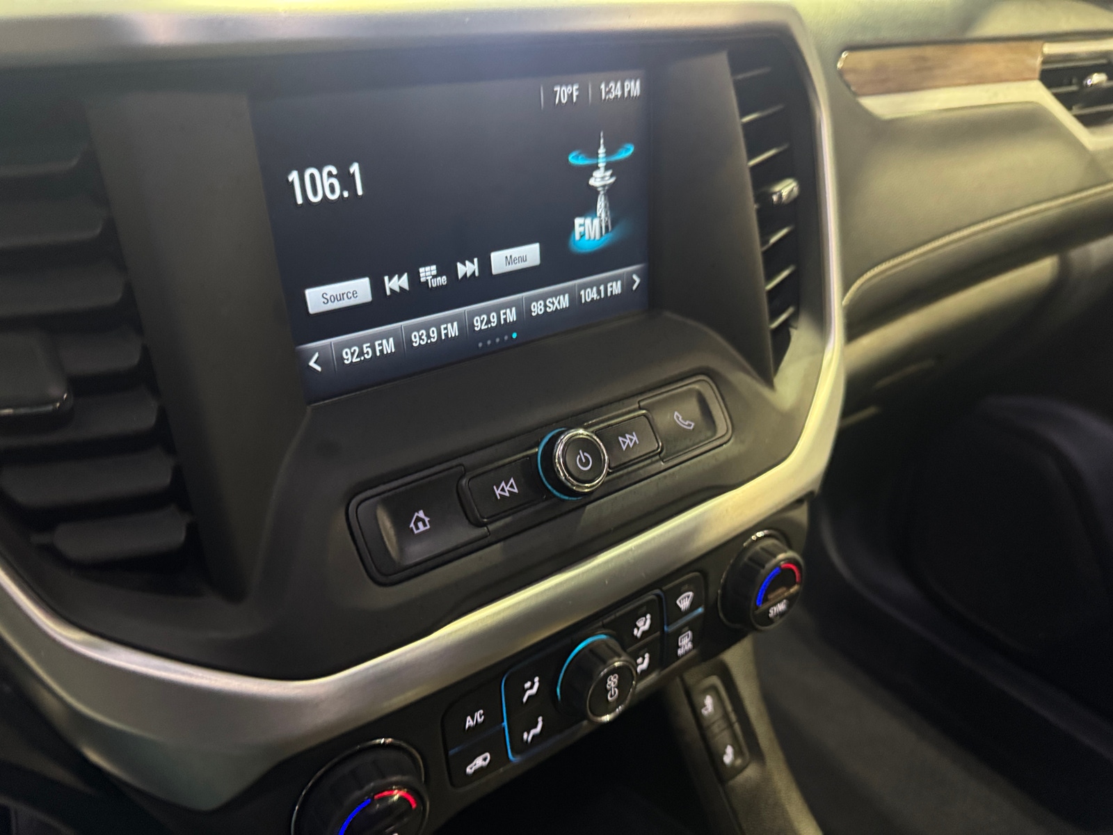 Thumbnail: 2017 GMC Acadia - 4