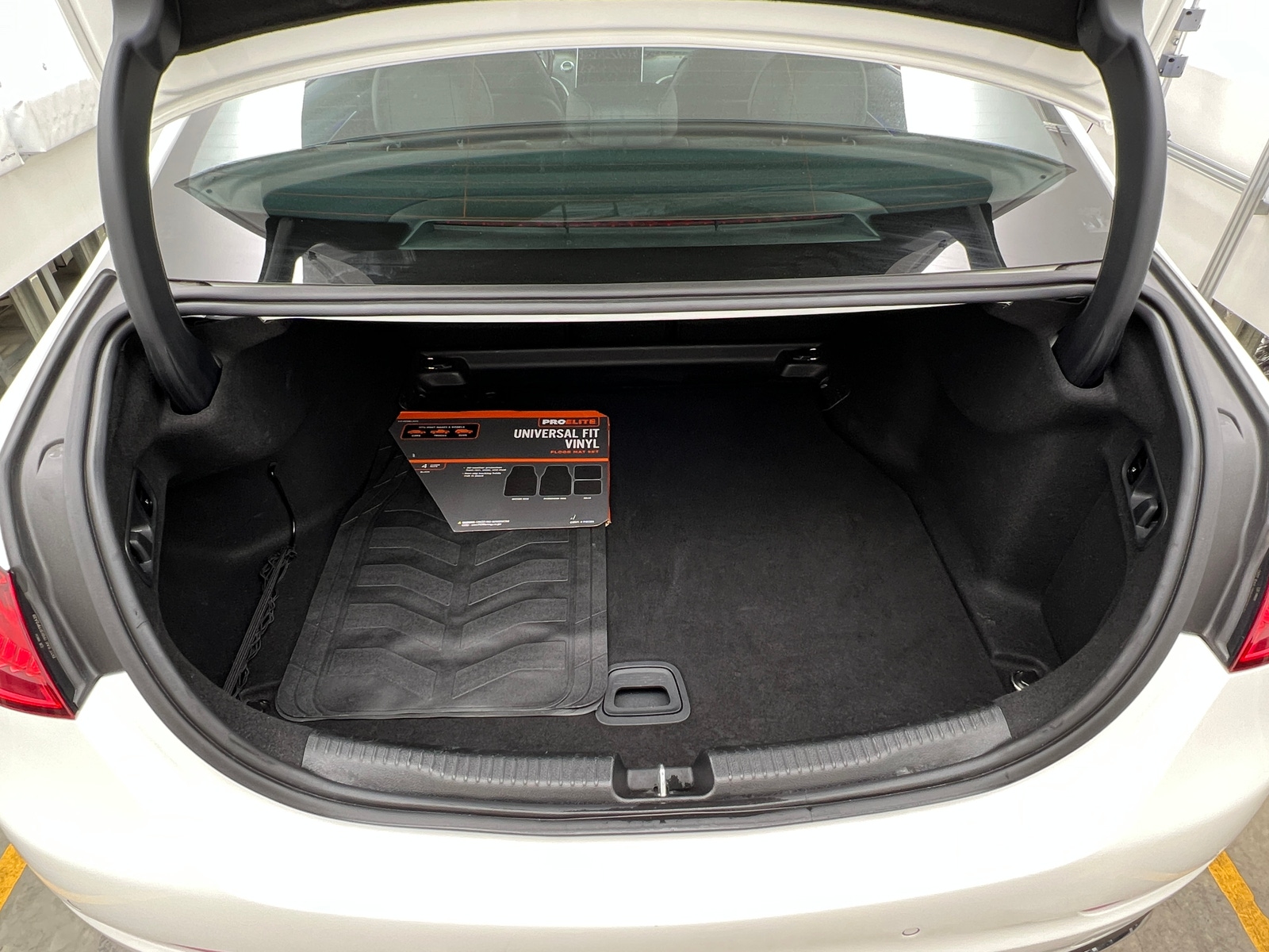 Thumbnail: 2024 Mercedes-Benz C-Class - 6