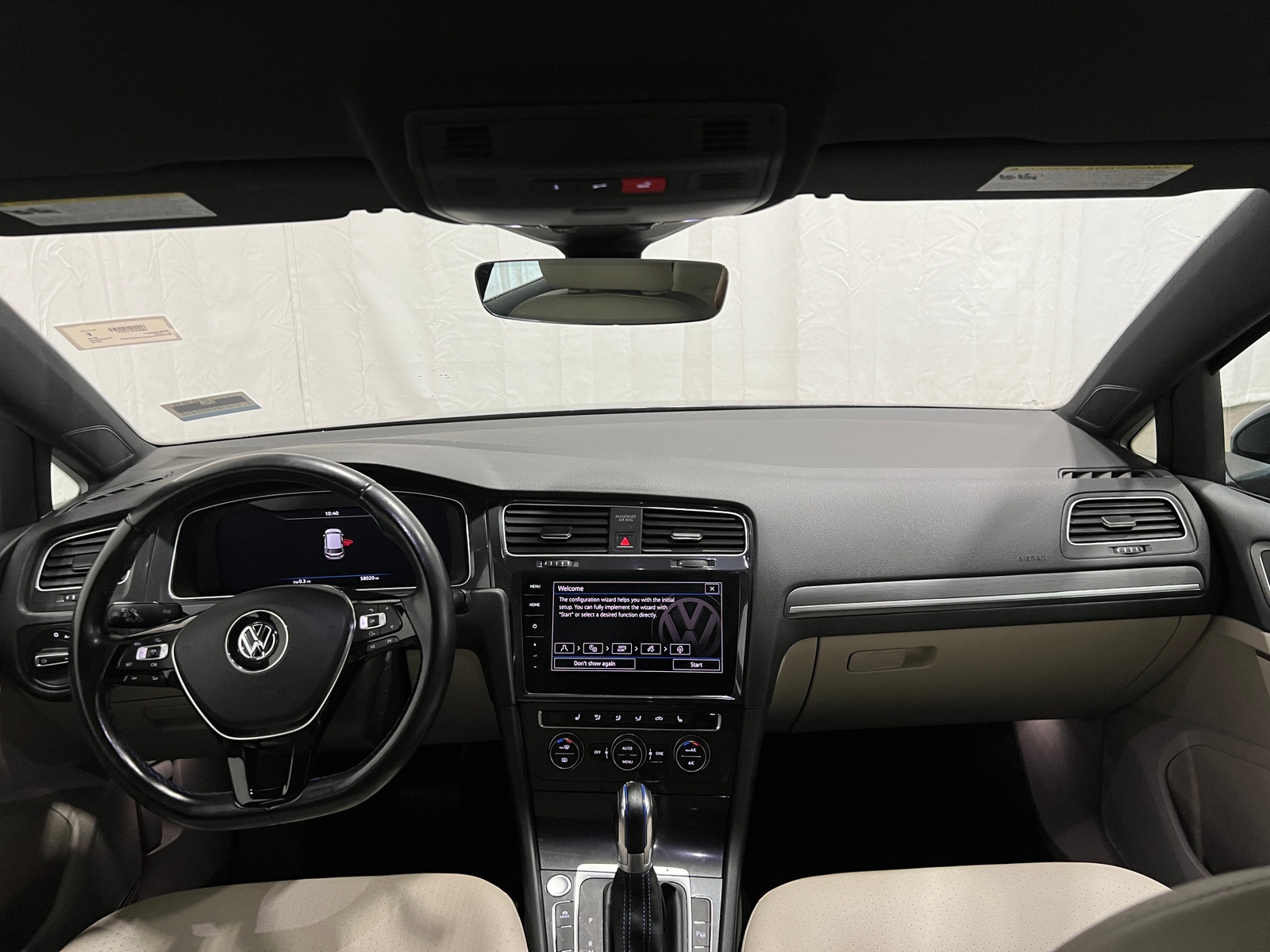 Thumbnail: 2018 Volkswagen e-Golf - 2