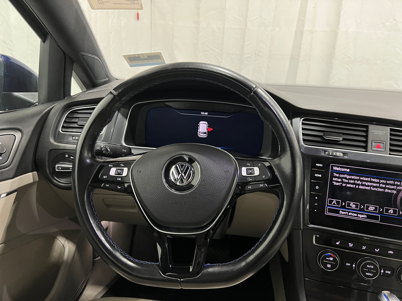 Thumbnail: 2018 Volkswagen e-Golf - 4
