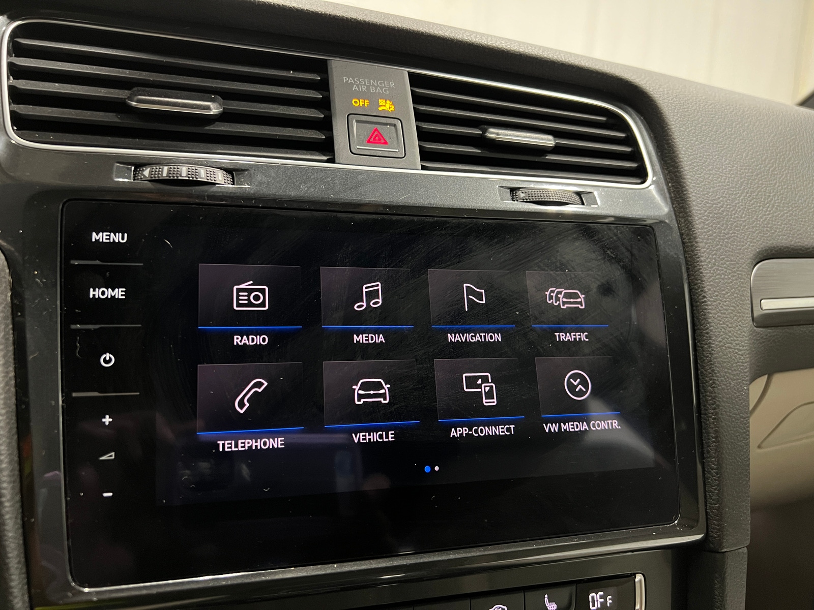 Thumbnail: 2018 Volkswagen e-Golf - 3