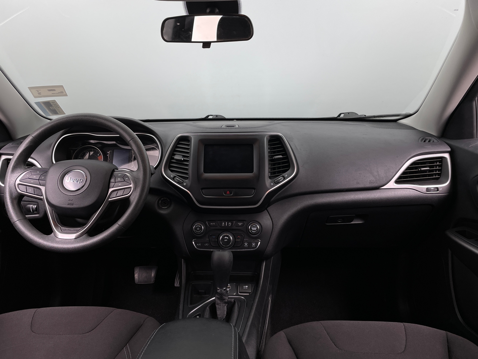Thumbnail: 2019 Jeep Cherokee - 3