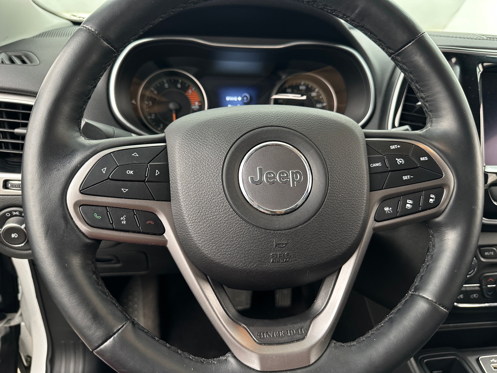 Thumbnail: 2019 Jeep Cherokee - 4