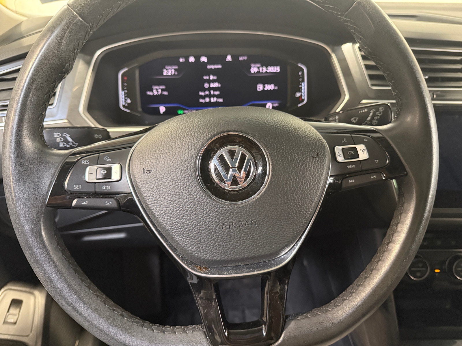 Thumbnail: 2020 Volkswagen Tiguan - 4