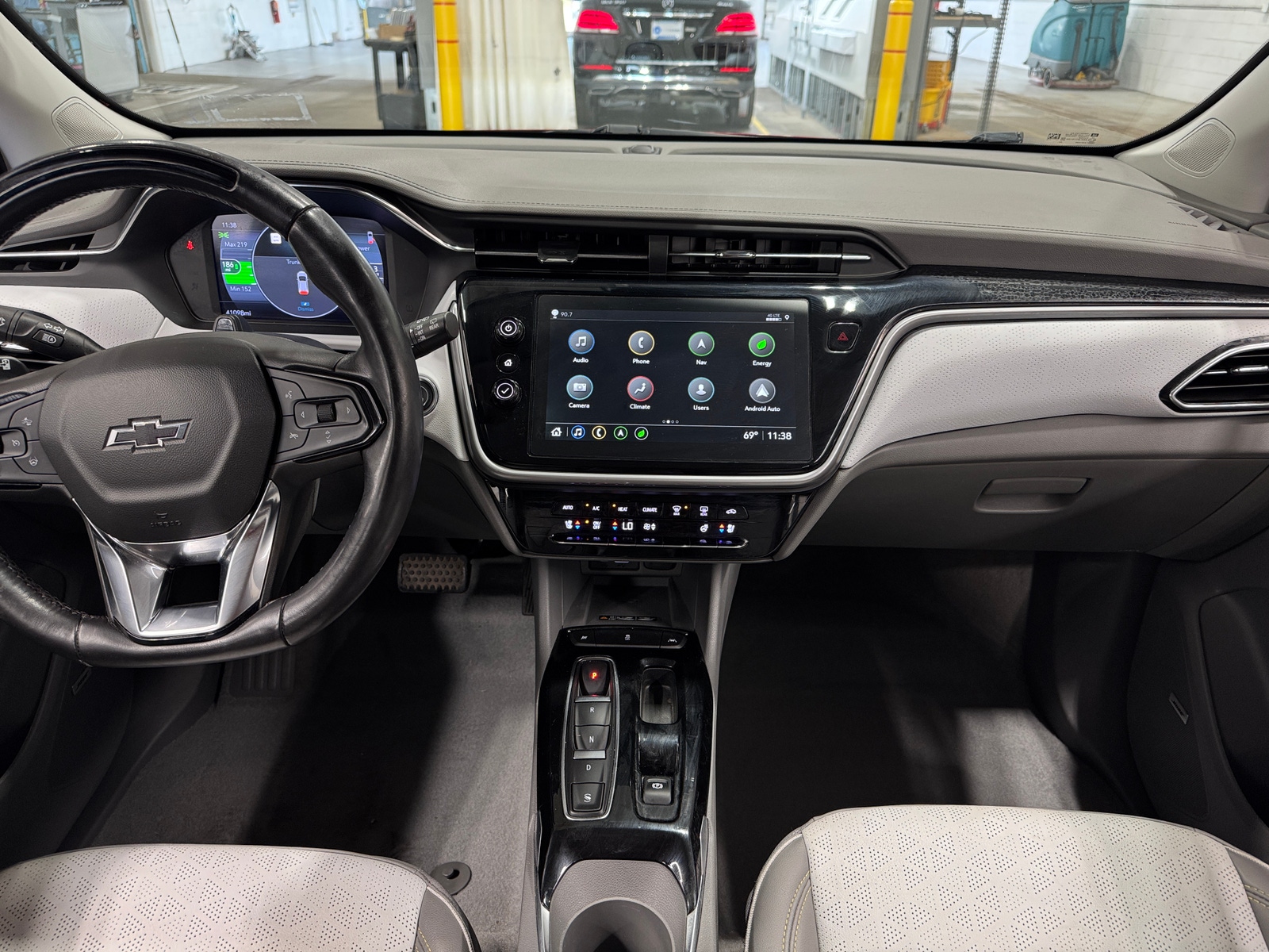 Thumbnail: 2023 Chevrolet Bolt EUV - 2