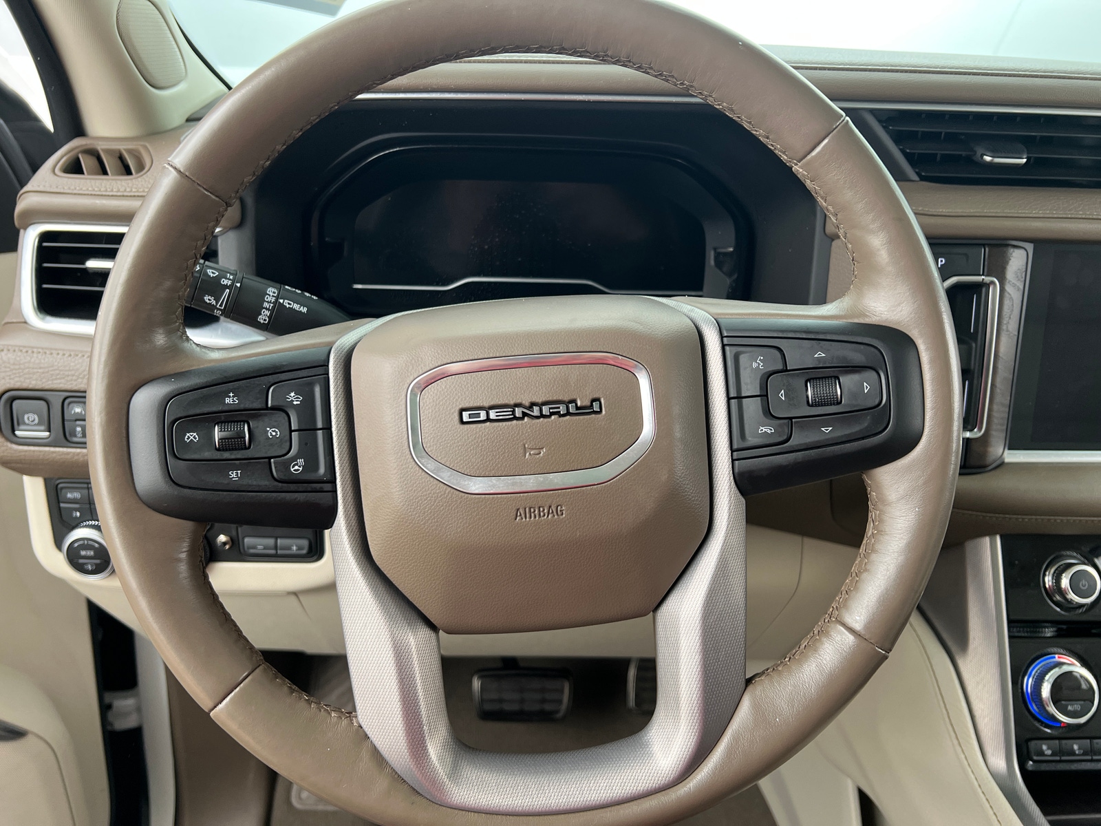 Thumbnail: 2022 GMC Yukon XL - 4