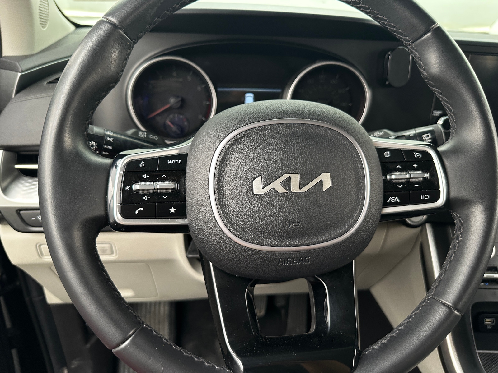 Thumbnail: 2022 Kia Carnival - 4