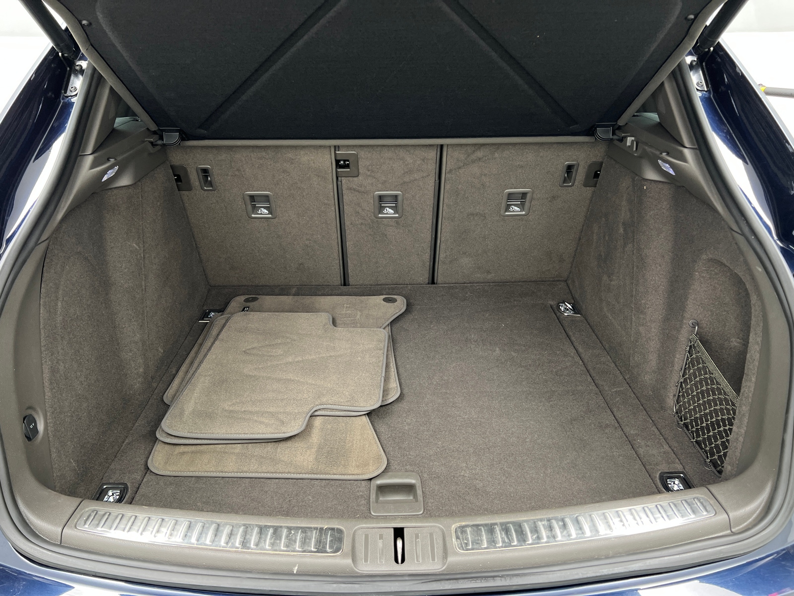 Thumbnail: 2022 Porsche Macan - 6