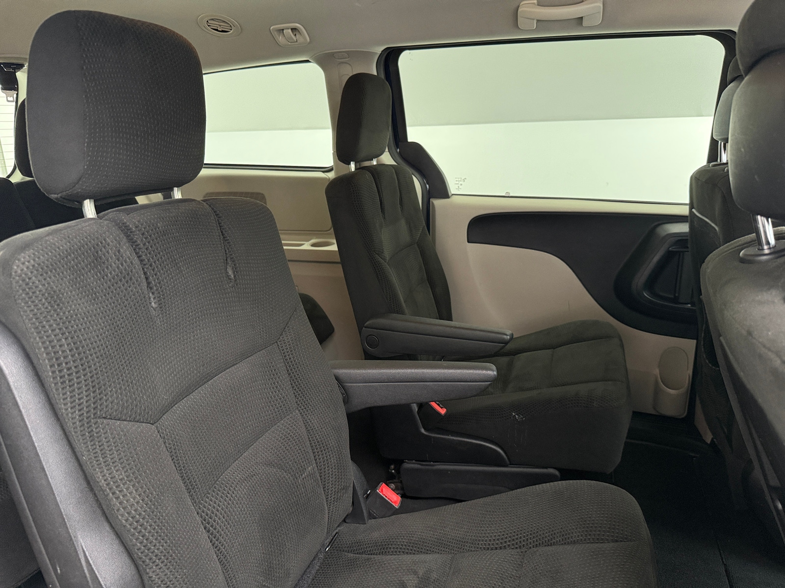 Thumbnail: 2016 Dodge Grand Caravan - 6
