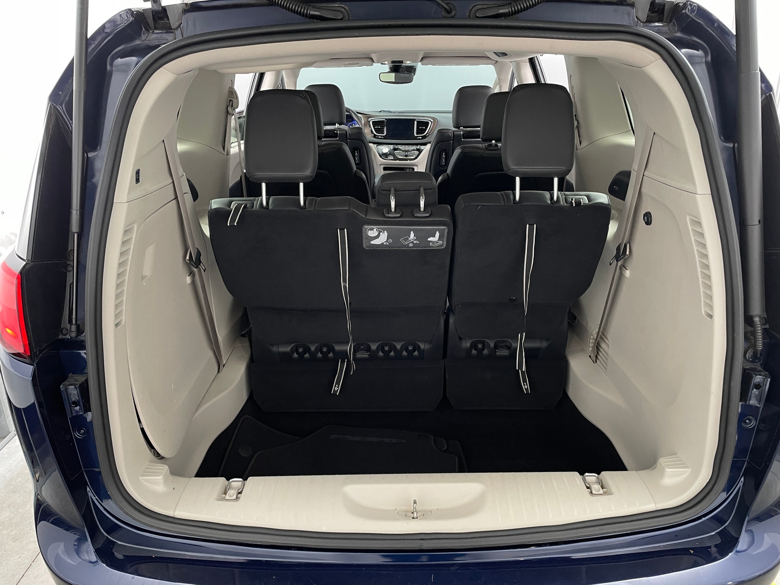 Thumbnail: 2017 Chrysler Pacifica - 6
