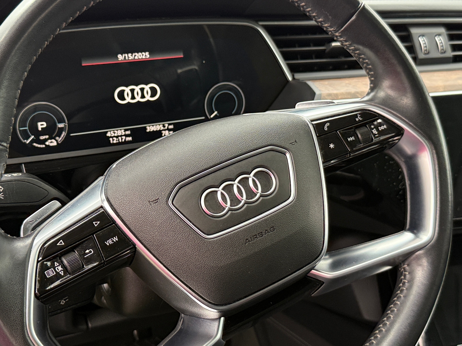 Thumbnail: 2019 Audi e-tron - 4