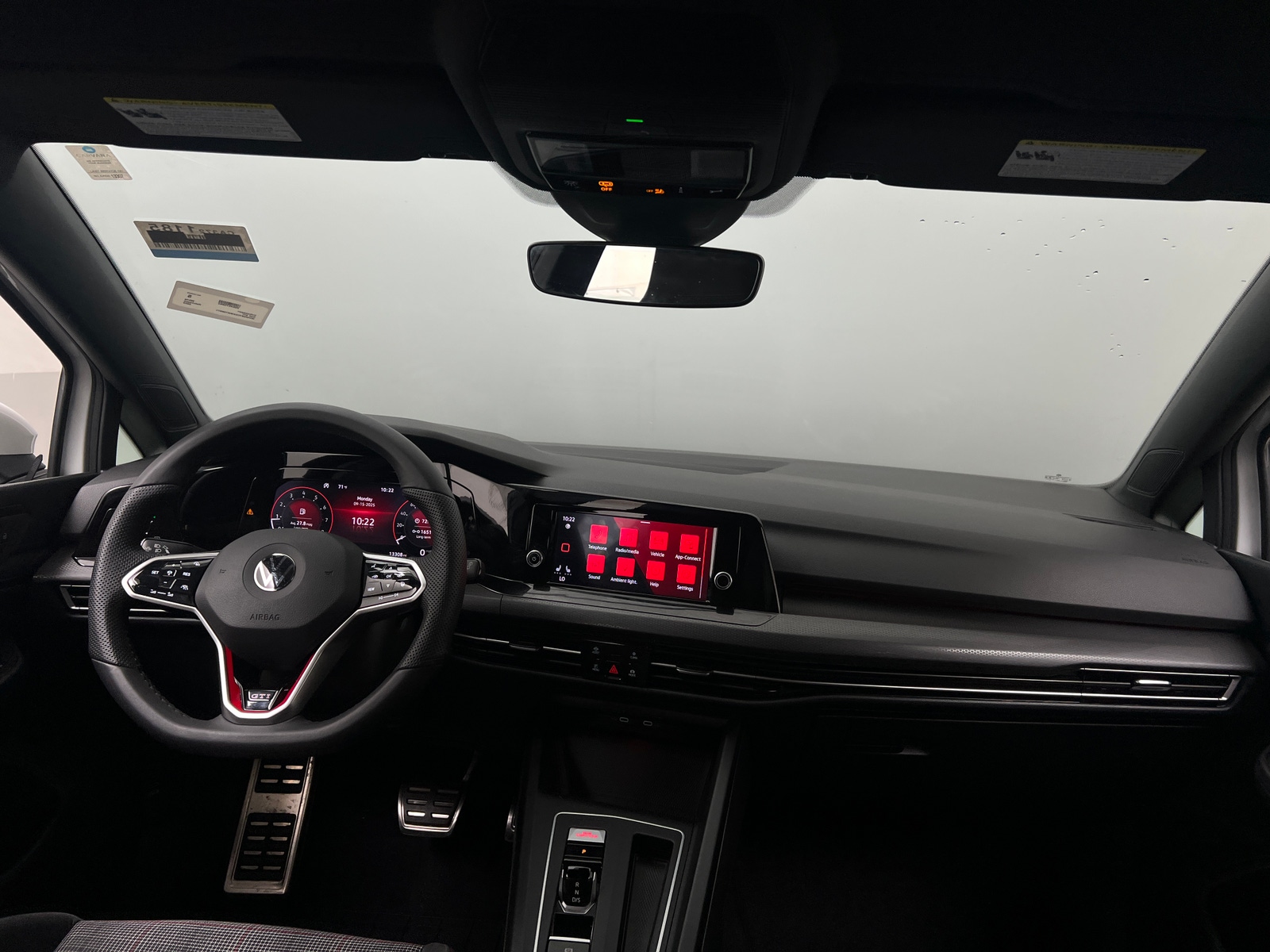 Thumbnail: 2022 Volkswagen Golf - 3