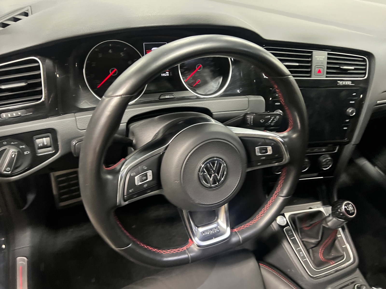 Thumbnail: 2020 Volkswagen Golf - 4